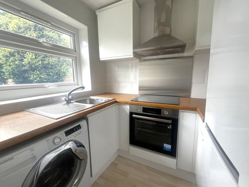 Flat Richmond Road in Borough of Spelthorne