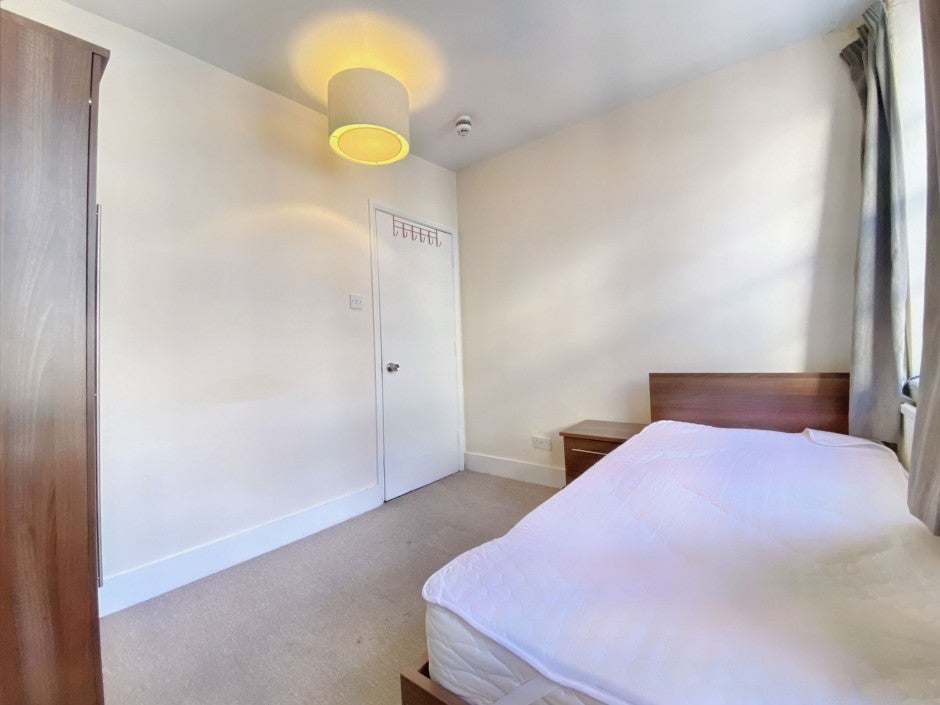 Room High Street in Greater London