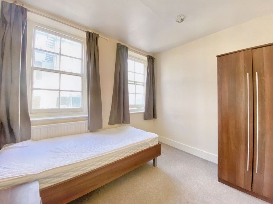 Room High Street in Greater London