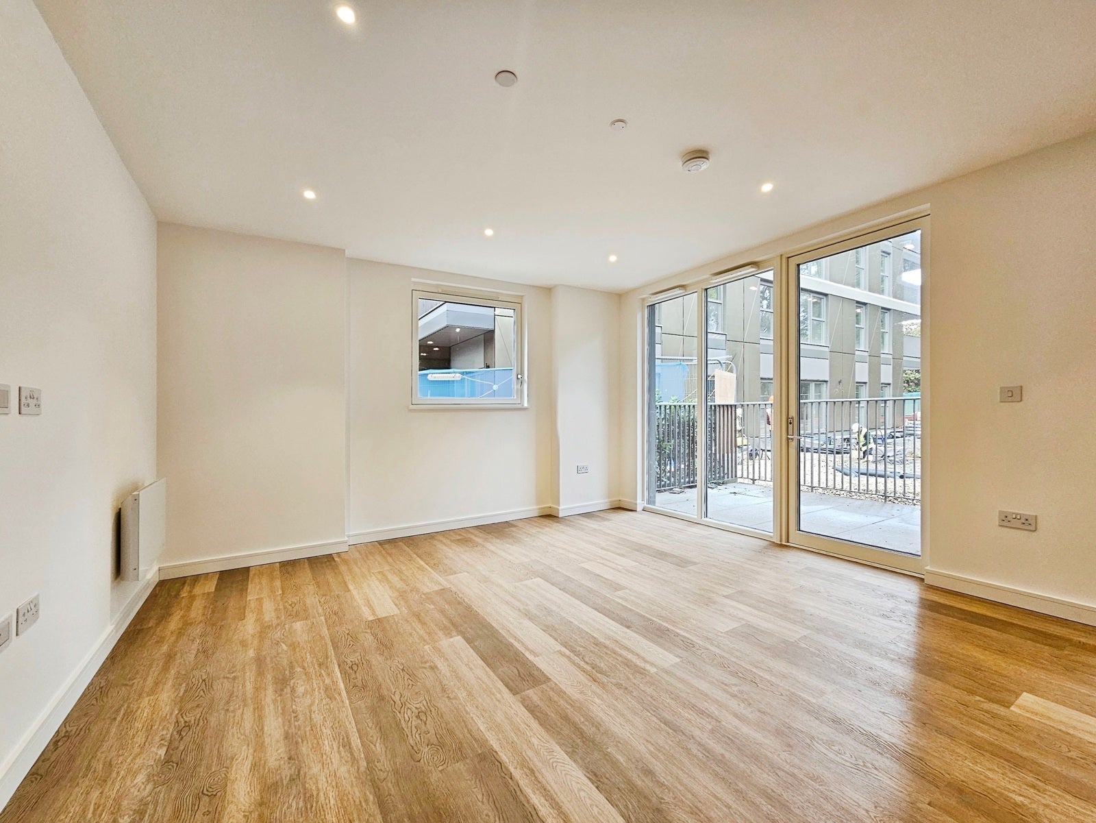 Flat Fairfield Avenue in Borough of Spelthorne