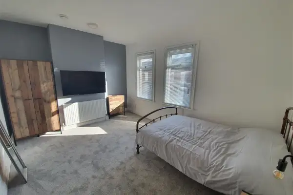 Room Lister Road in Wellingborough