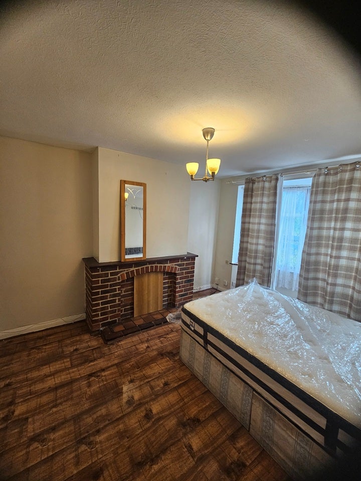 Room Star Lane in Greater London