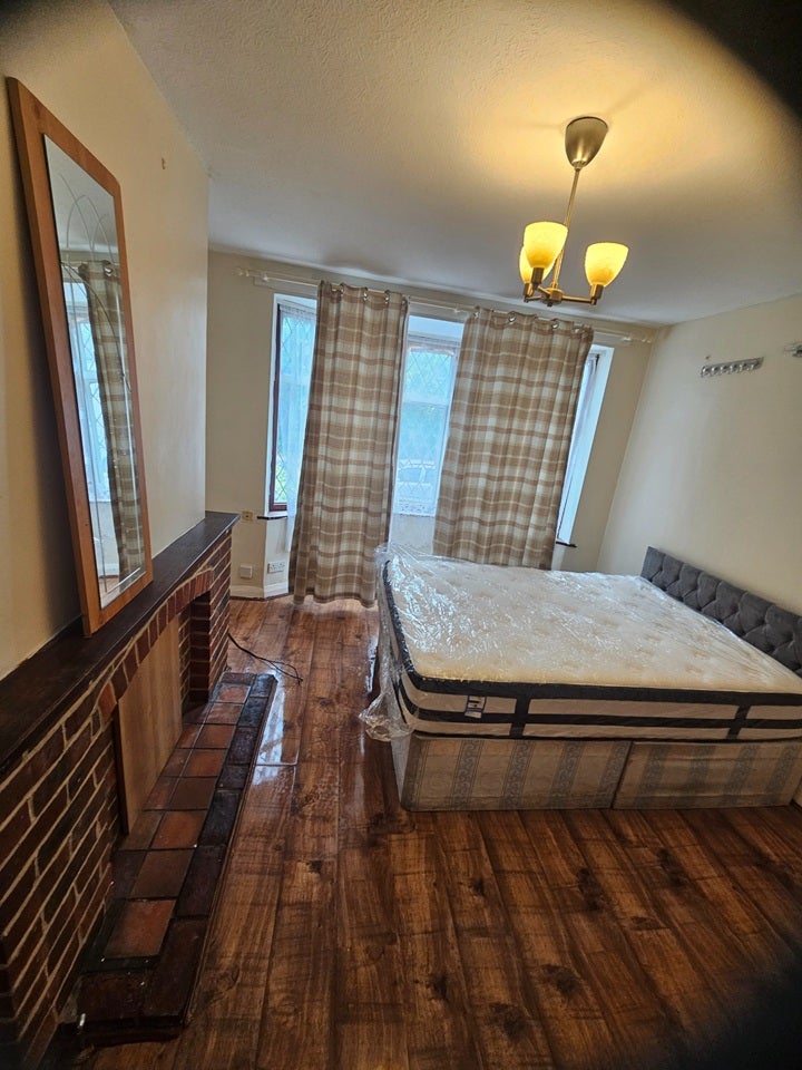 Room Star Lane in Greater London