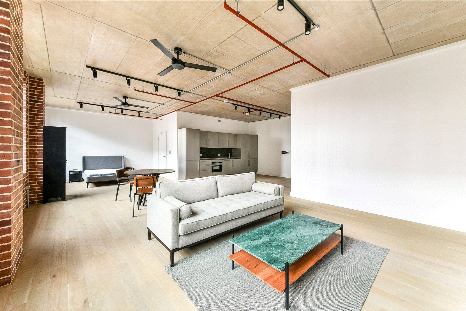 Flat Harbord Square in Greater London