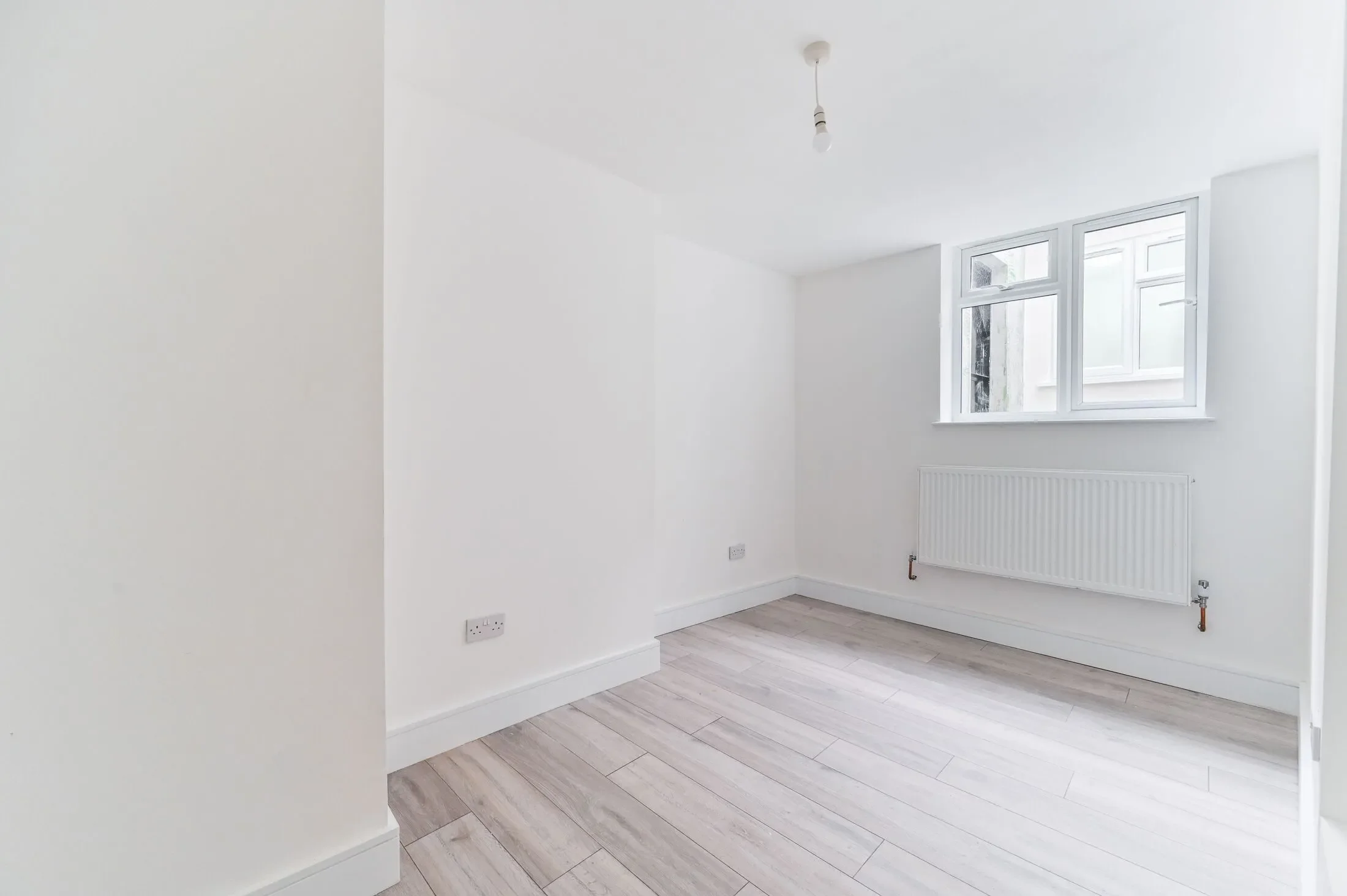 Flat Eland Road in Greater London