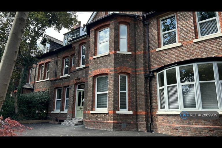Flat Sefton Drive in Liverpool