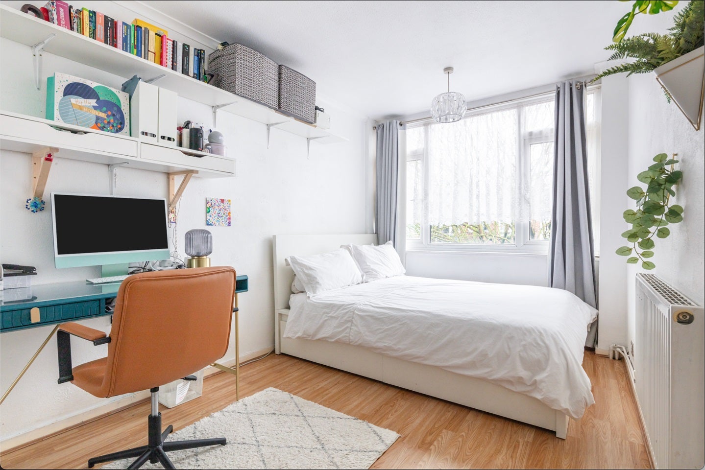 Room Hevelius Close in Greater London