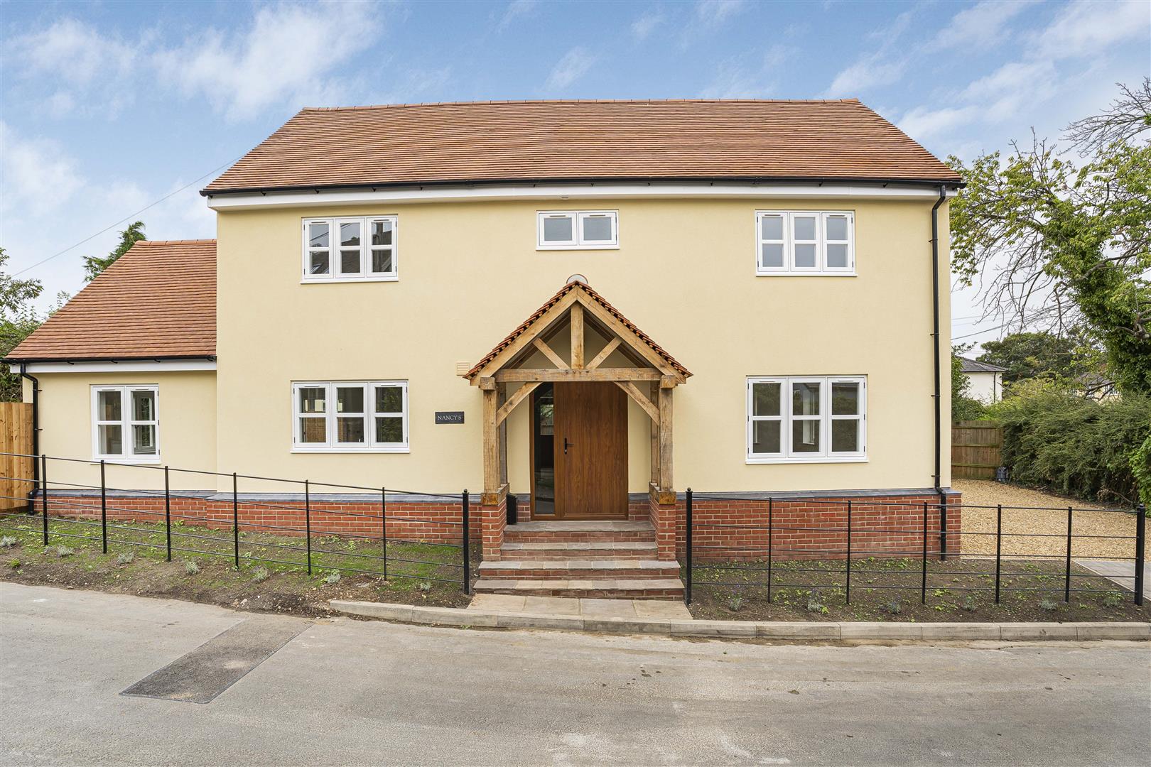 House Deynes Road in Uttlesford