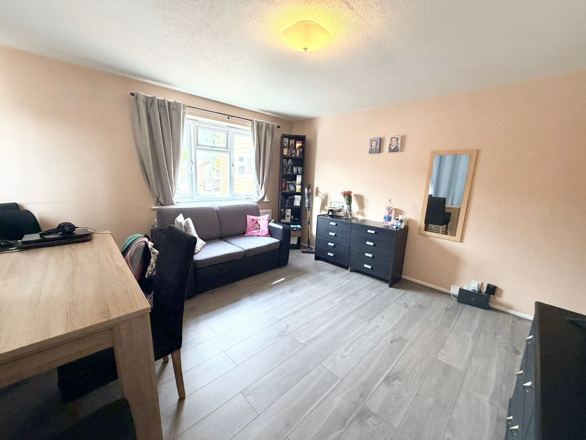 Flat Fellowes Gardens in Peterborough