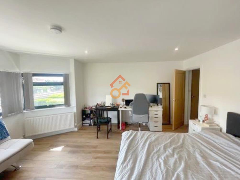 Flat Hendon Way in London