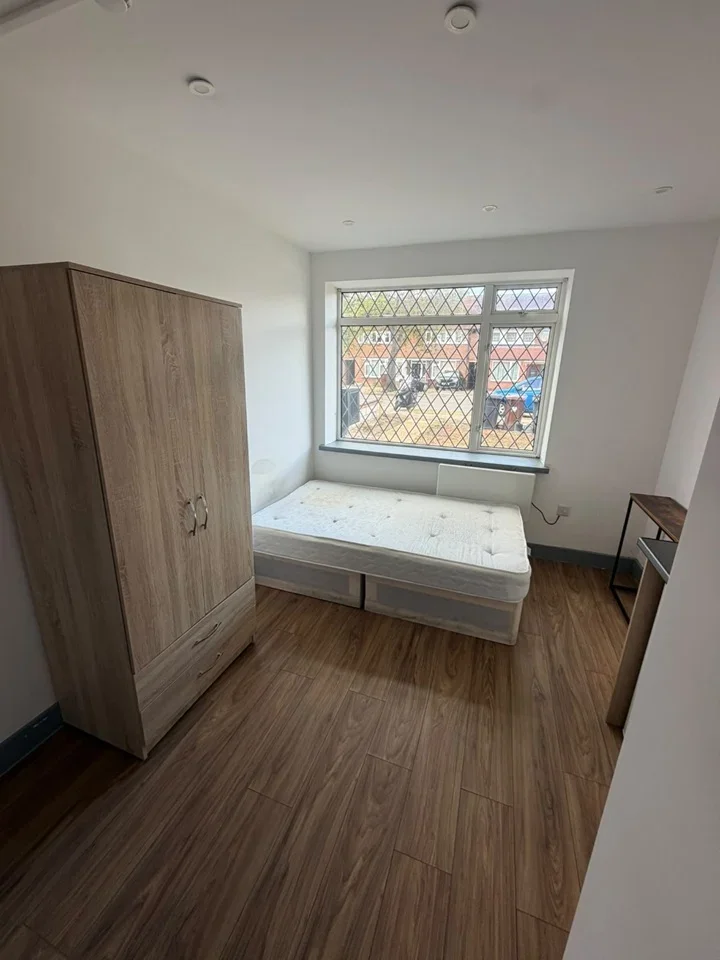 Flat Aycliffe Road in Hertsmere