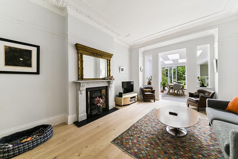 Flat Downside Crescent in Greater London