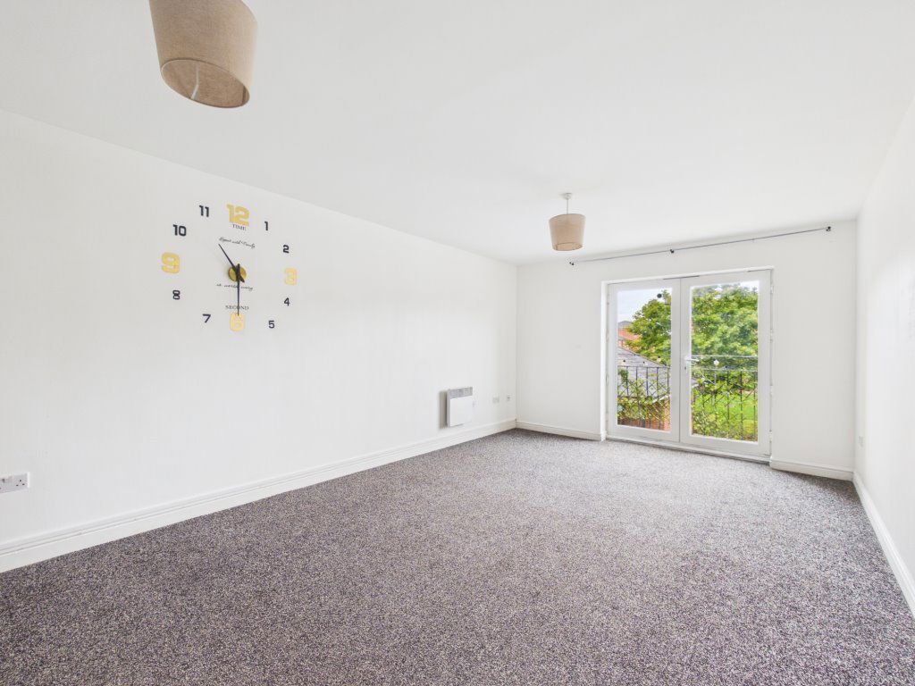 Flat South Terrace in Witham Town