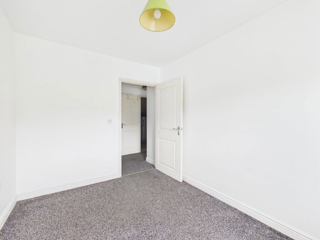 Flat South Terrace in Witham Town