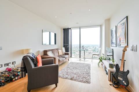 Flat Wollaston Close in London