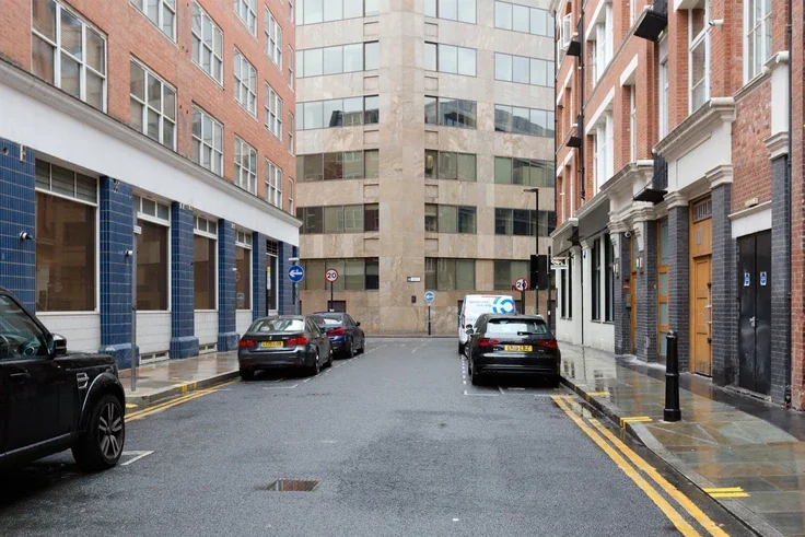 Flat Leyden Street in London