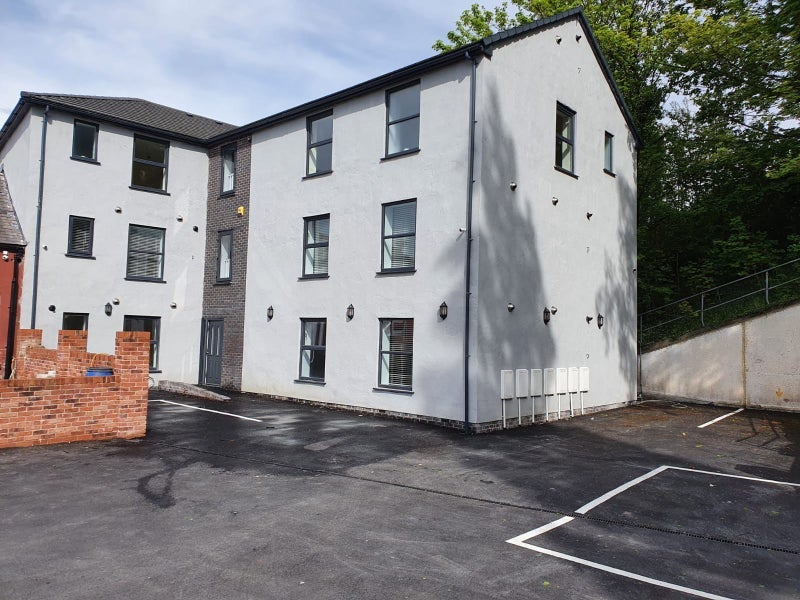 Room Blantyre Street in Salford