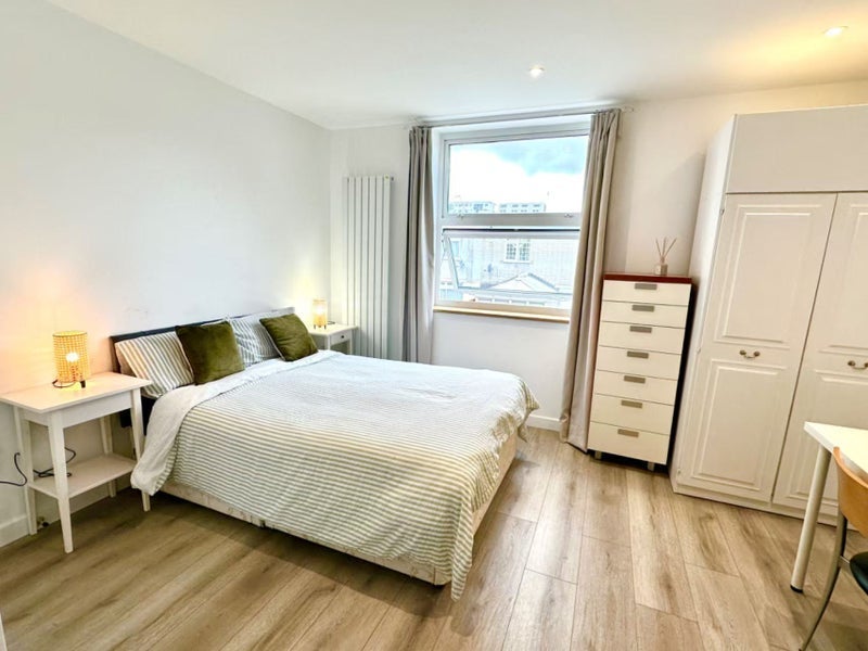 Room Strafford Street in Greater London