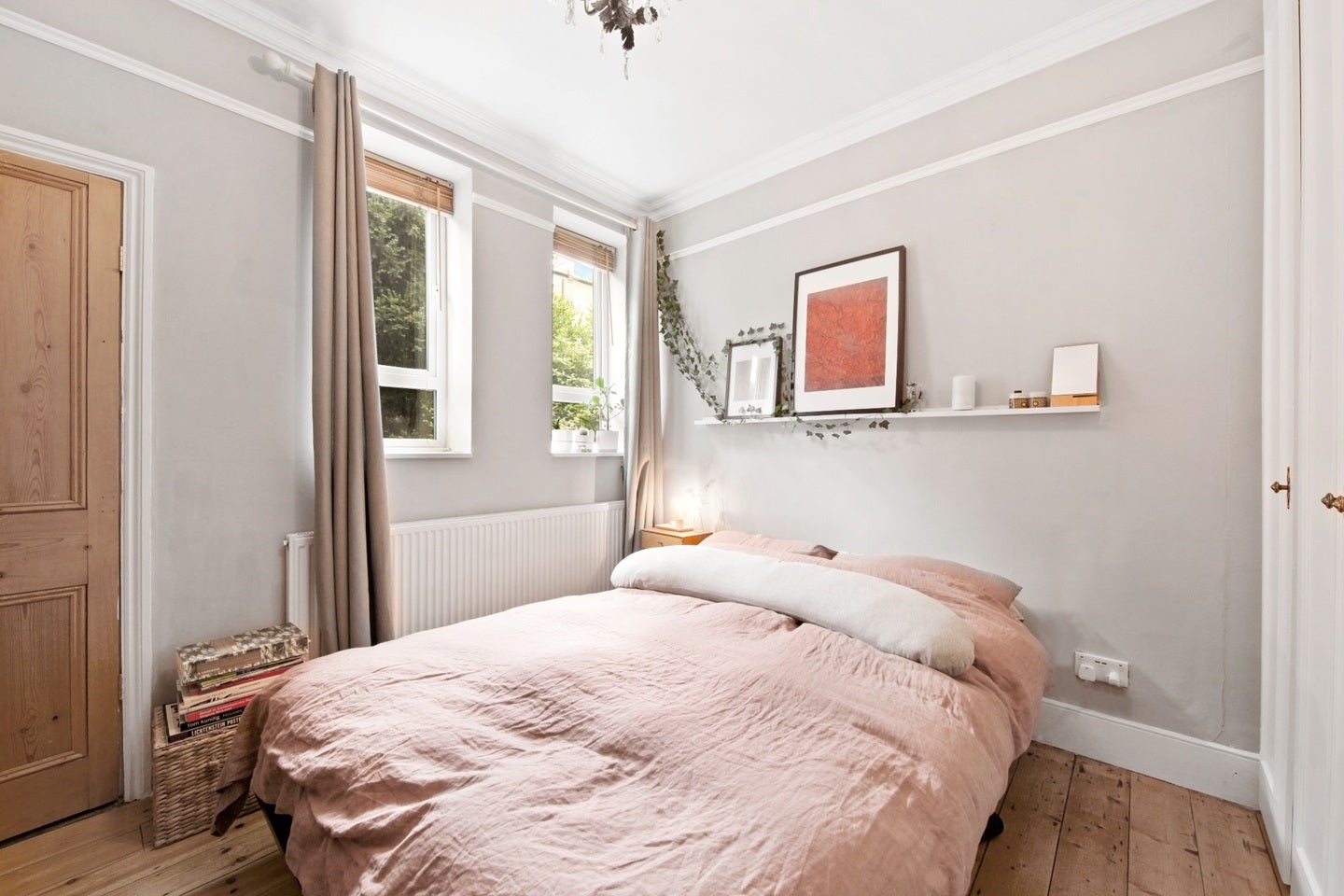 Flat Felix Avenue in Greater London
