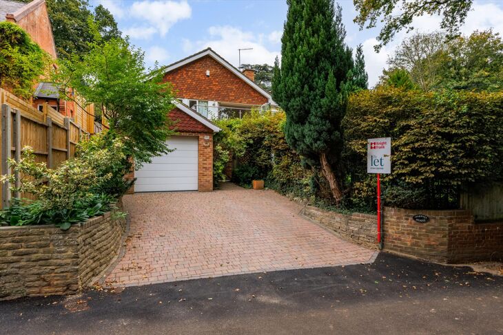 House Wells Lane in Ascot