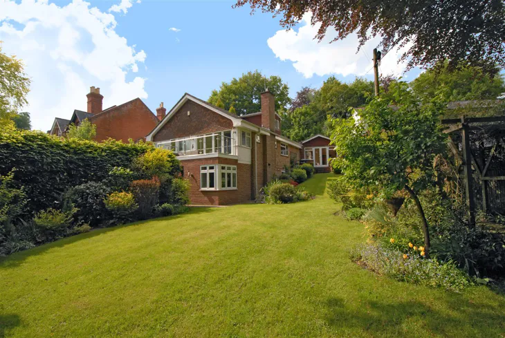House Wells Lane in Ascot