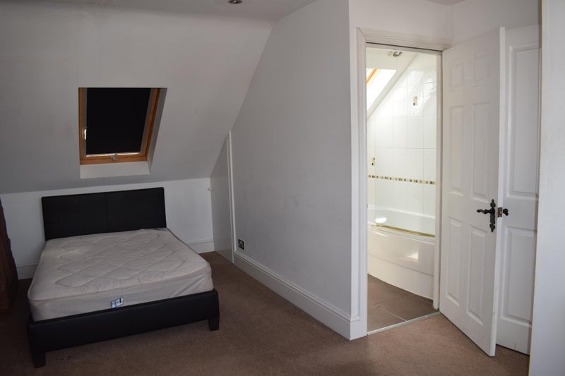 Room Tŷ'n y Coed Lane in Cardiff