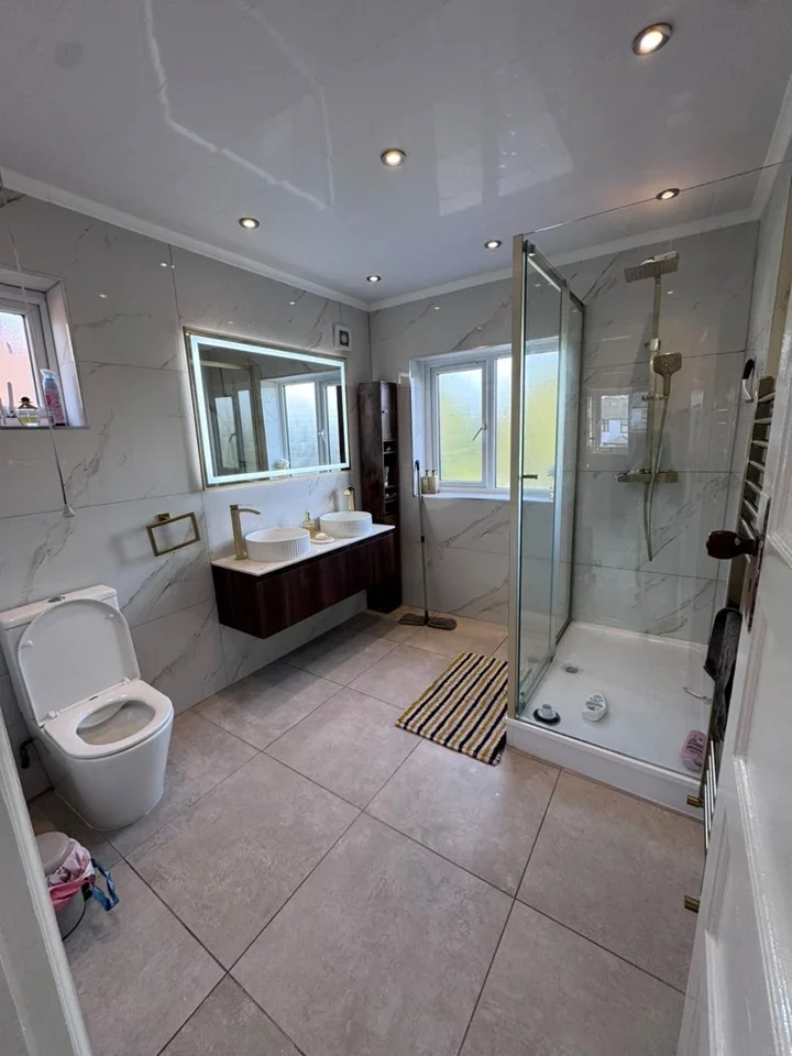 Room Southend Arterial Road in Greater London