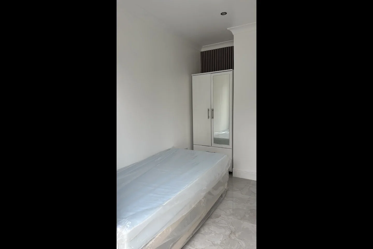 Room Southend Arterial Road in Greater London
