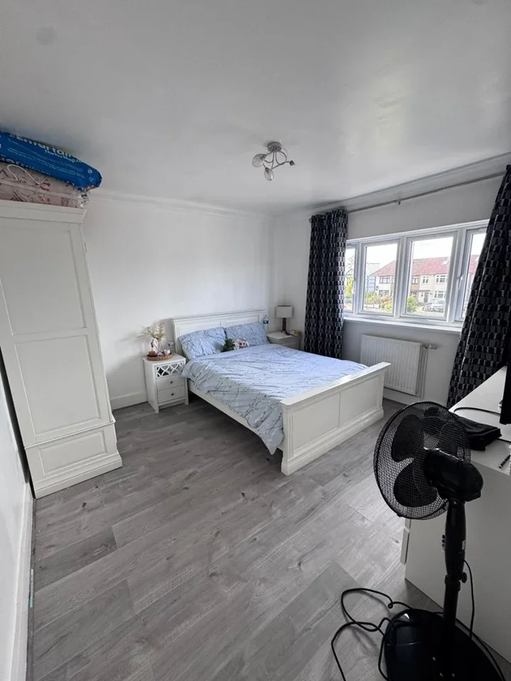 Room Southend Arterial Road in Greater London