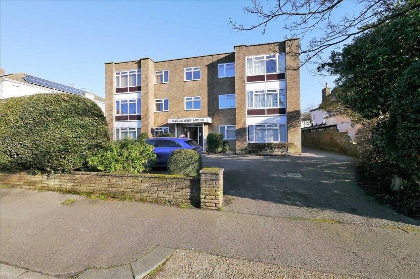 Flat Tennyson Road in Worthing