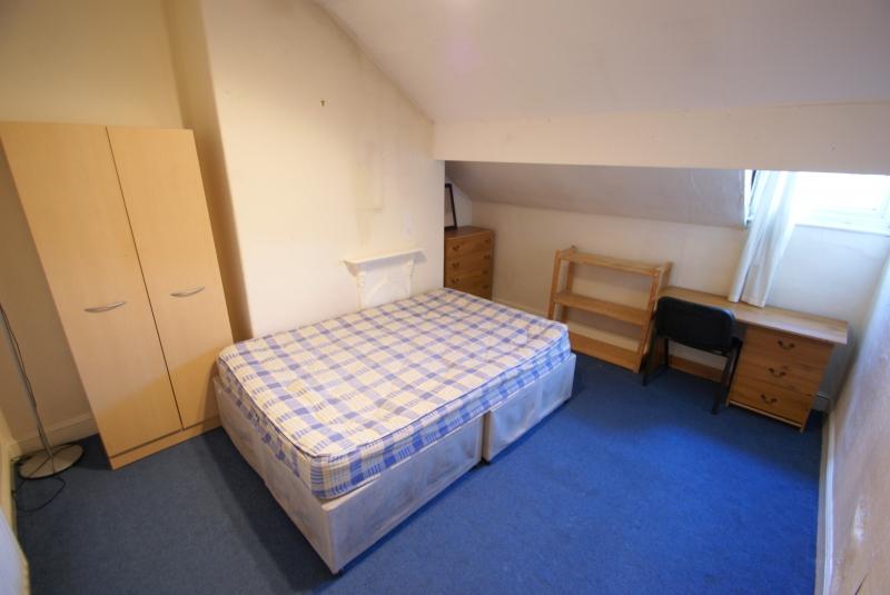 Flat Brudenell Road in Leeds
