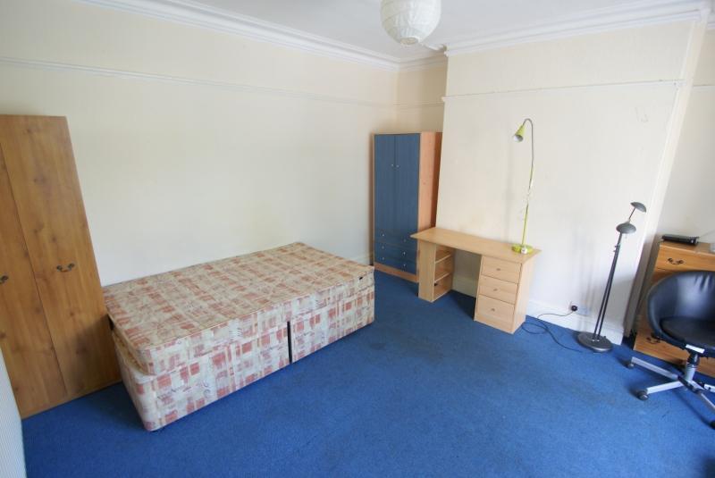 Flat Brudenell Road in Leeds