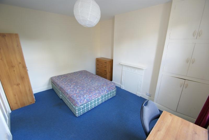 Flat Brudenell Road in Leeds