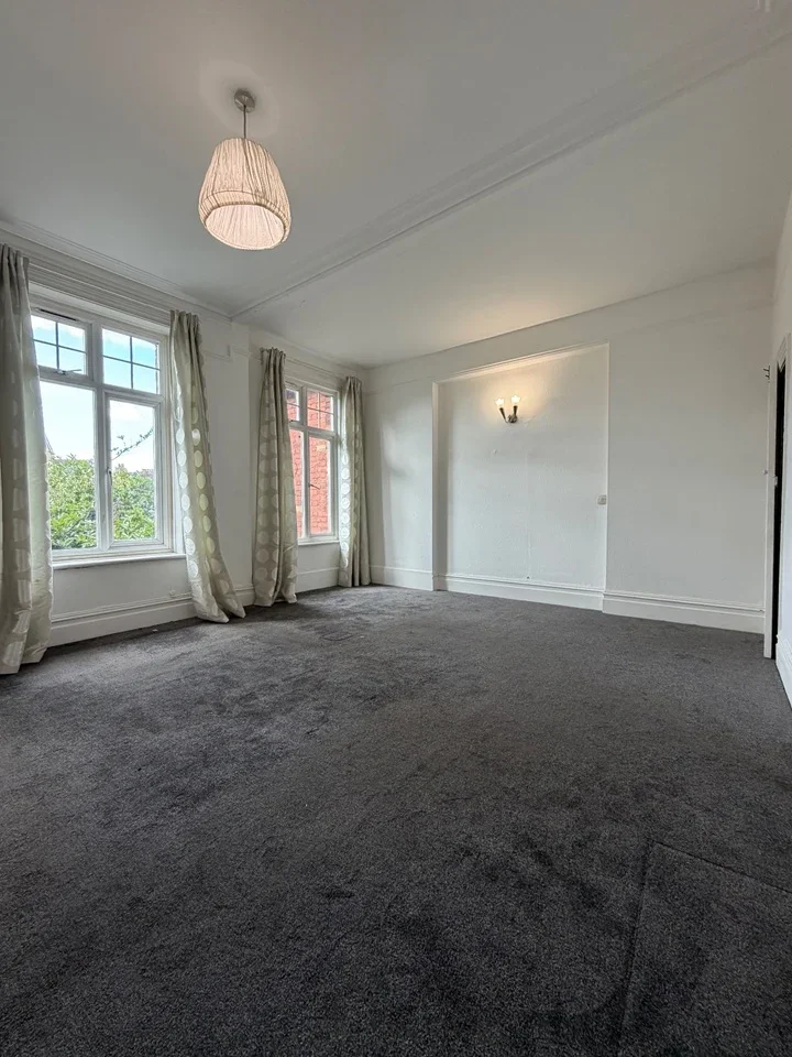 Flat East End Road in Greater London