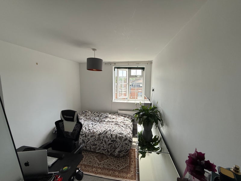 Room Lancaster Avenue in Greater London