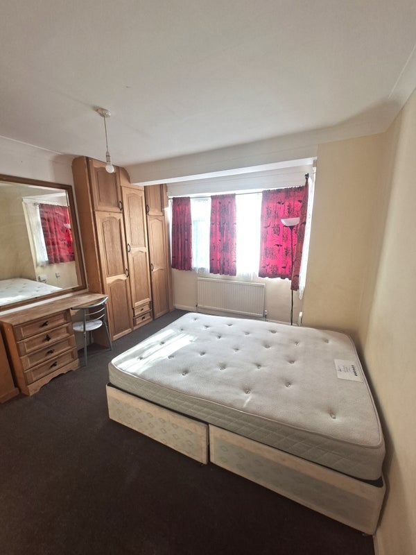 Room Lyndhurst Avenue in Greater London