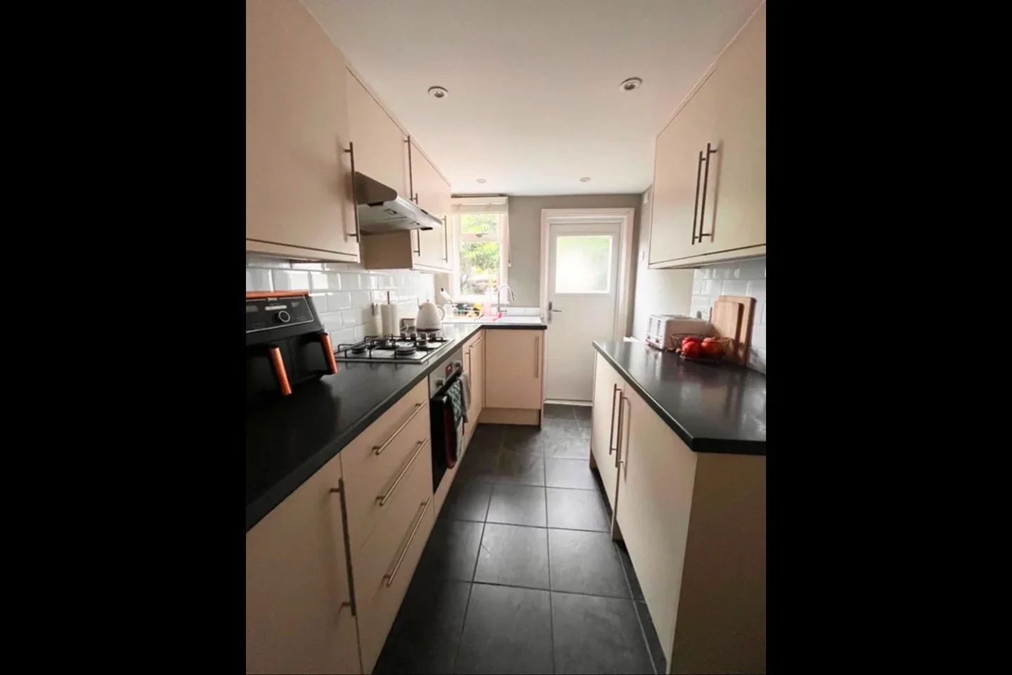 Room Gambole Road in Greater London