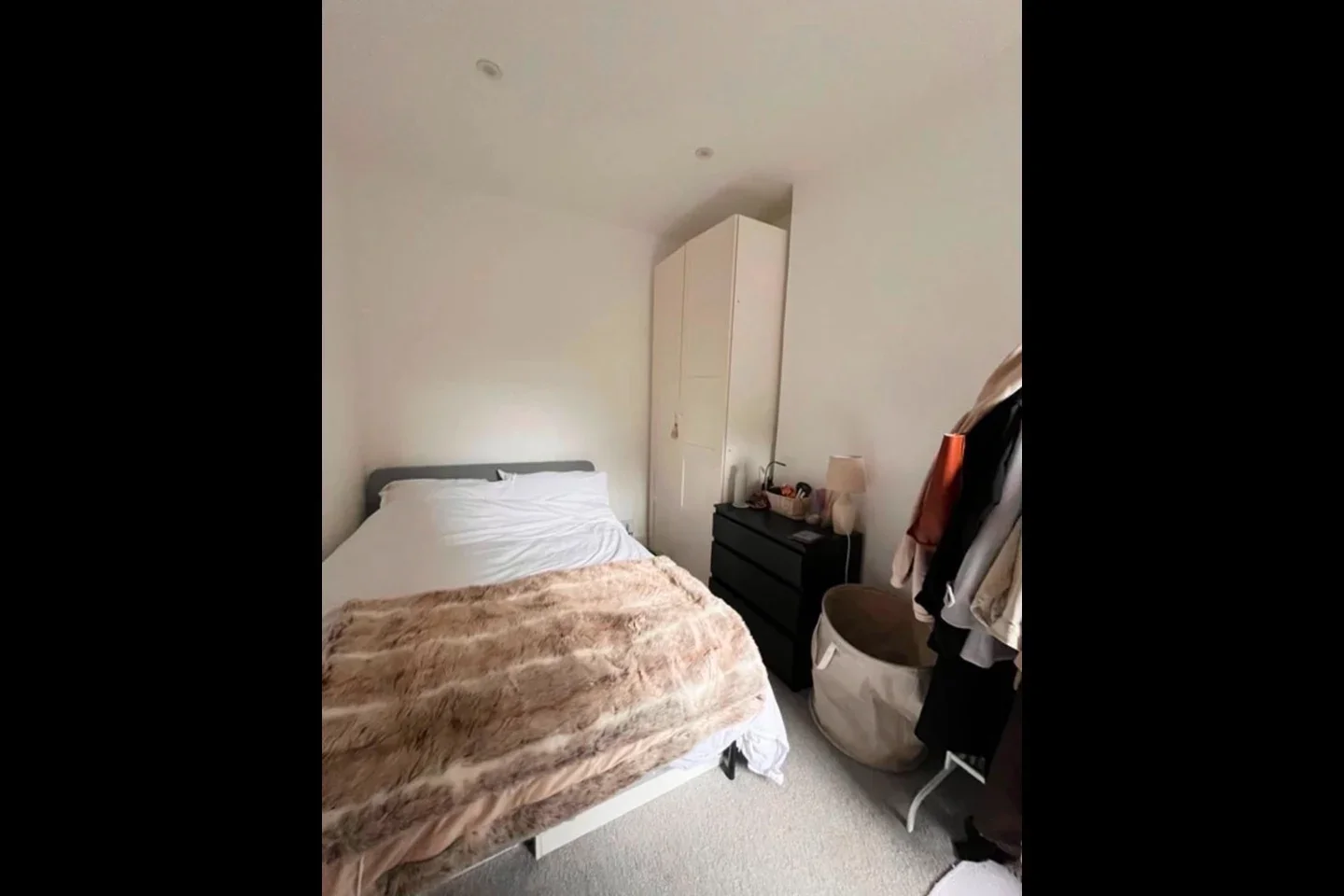 Room Gambole Road in Greater London