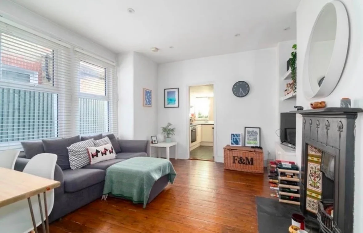 Room Gambole Road in Greater London