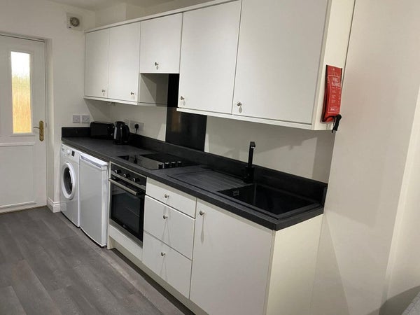 Flat Meadowbrook Court in Leeds
