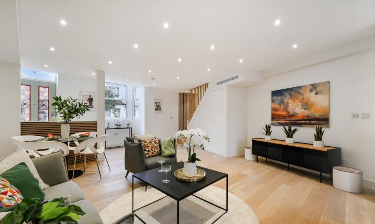 House Jephtha Road in Greater London