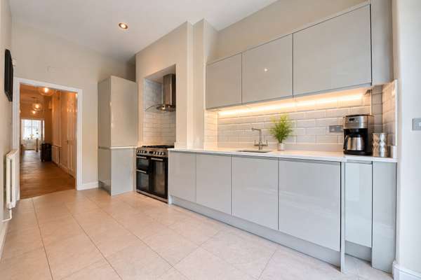 Flat Elgin Avenue in City of Westminster