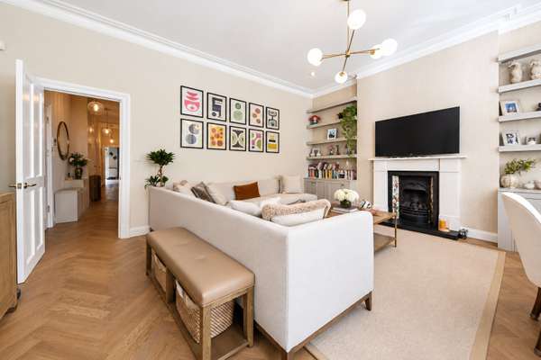 Flat Elgin Avenue in City of Westminster