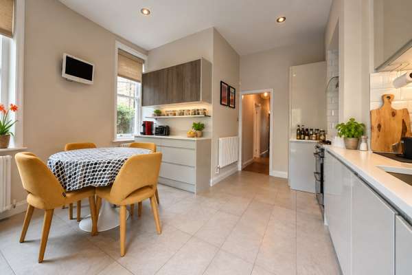 Flat Elgin Avenue in City of Westminster