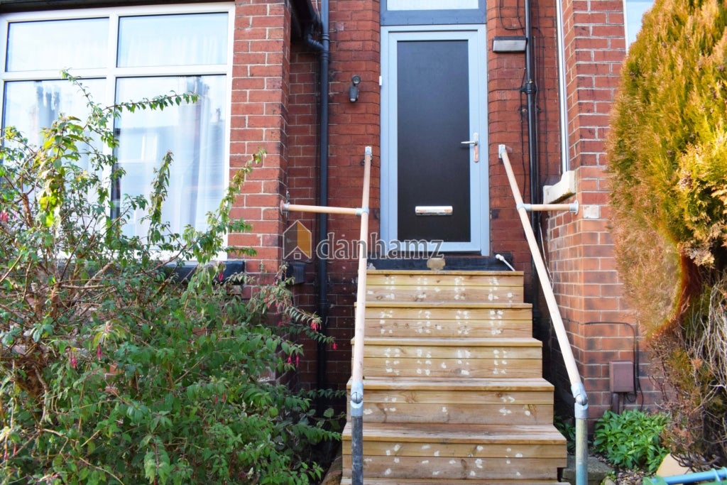 House Wetherby Grove in Leeds