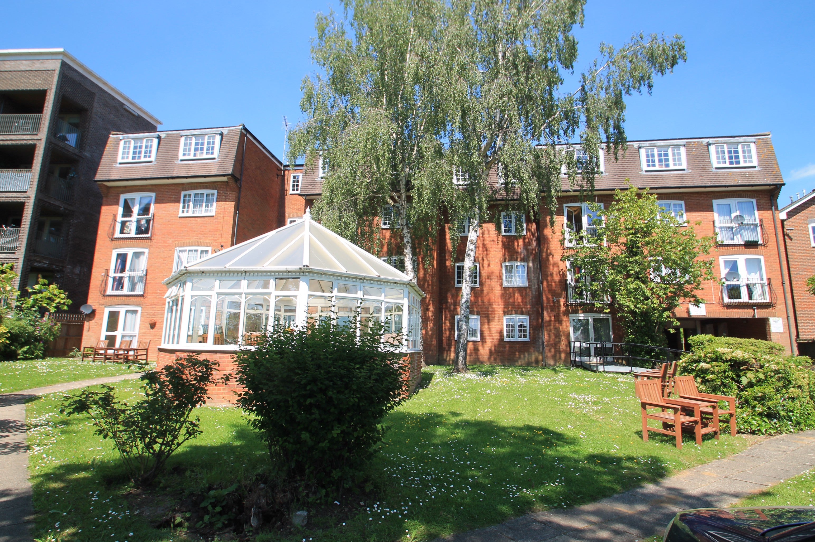 Flat Gayton Road in Greater London