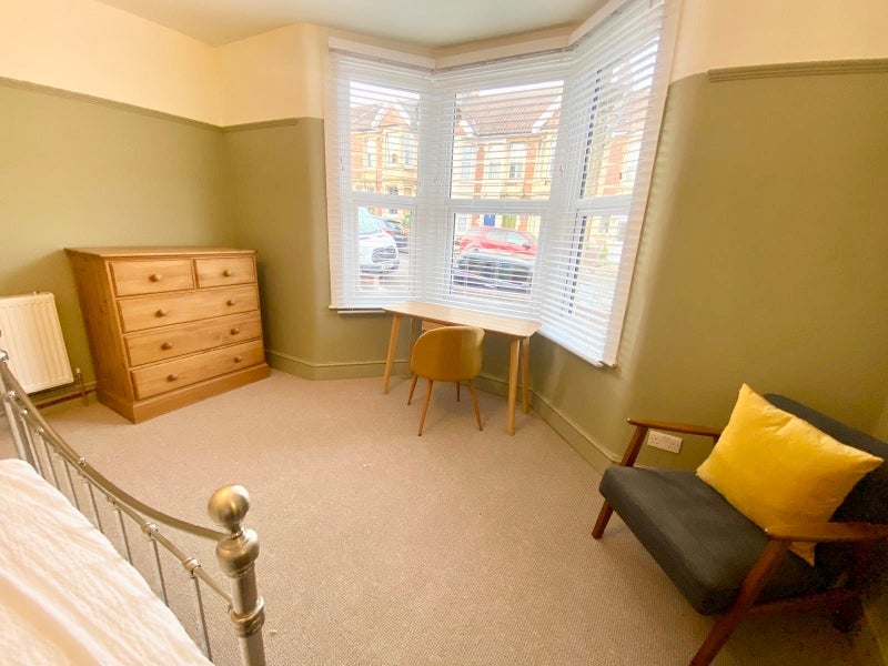 Room Grove Park Court in Bristol