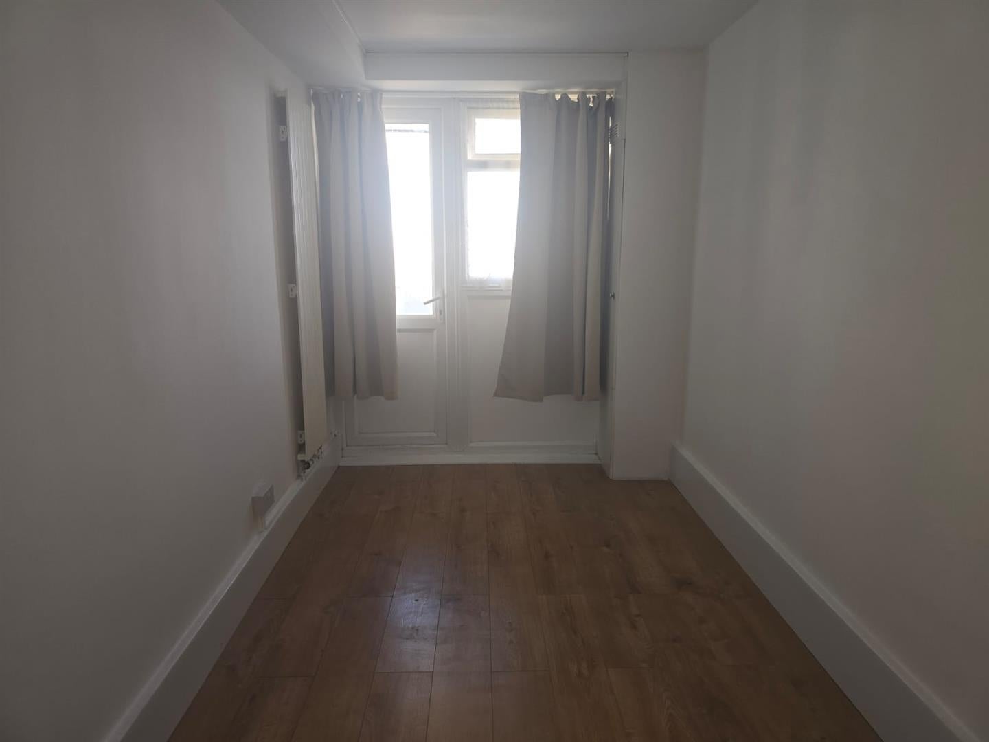 Flat Leather Gardens in Greater London