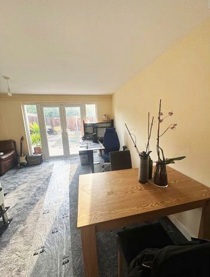 Room Verbena Close in South Ockendon