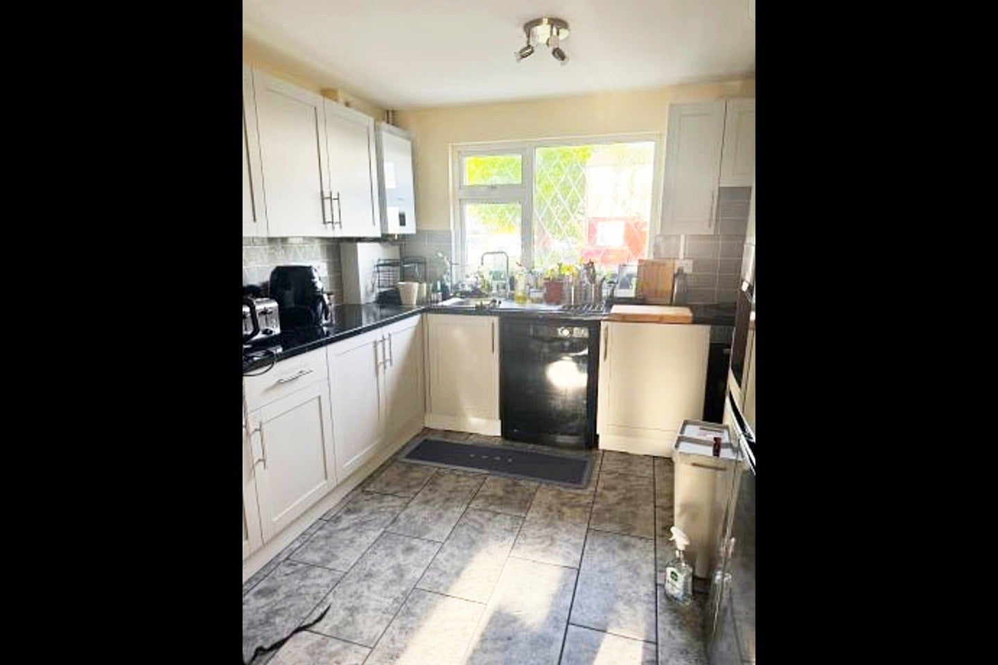 Room Verbena Close in South Ockendon